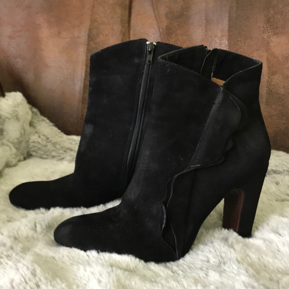 No 704b suede booties